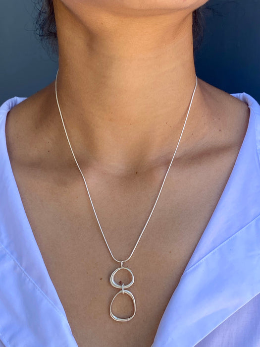 Large and small organic circles necklace: Gold