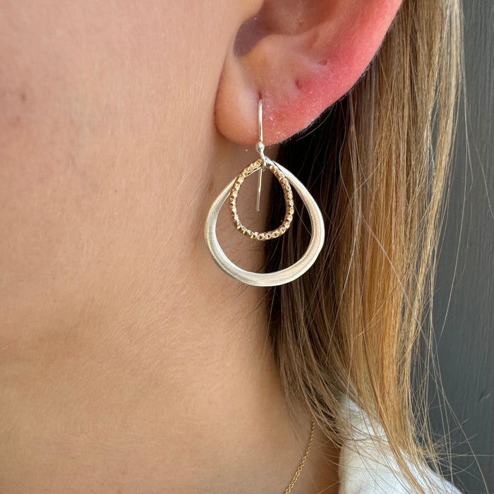 Double drops w. texture earrings: Mixed