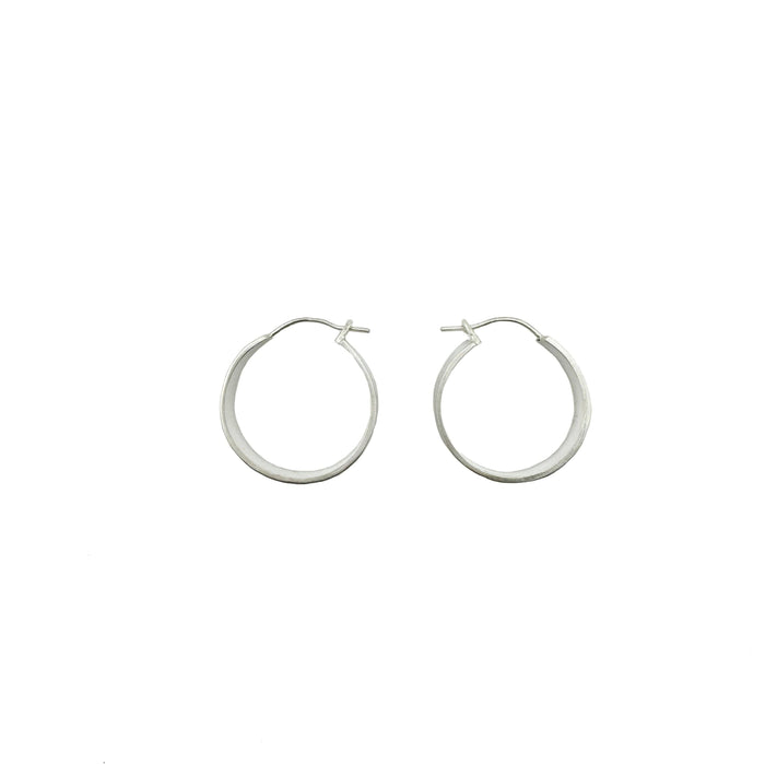 Medium hammered hoops earrings: Vermeil