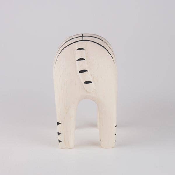 T-lab polepole animal Tabby Cat