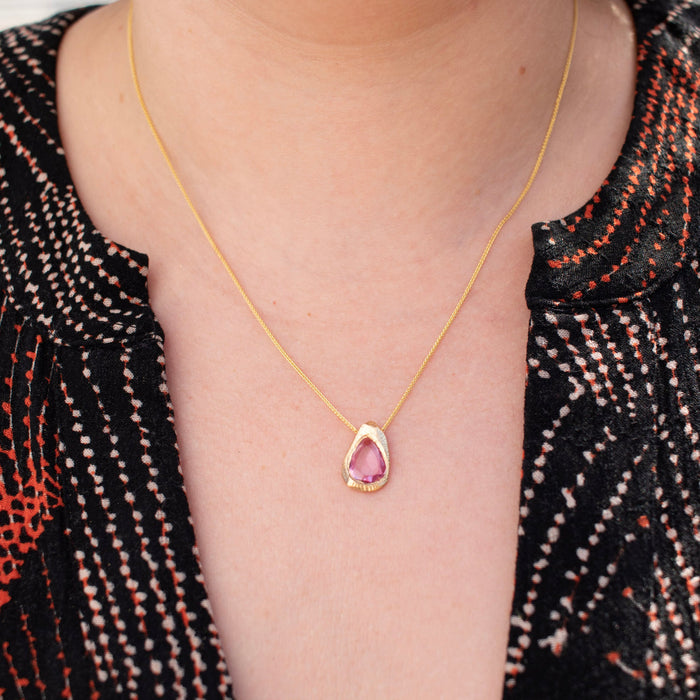 18kt Freeform Pink Sapphire Necklace