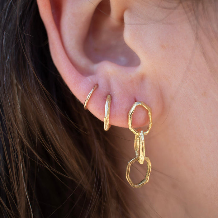 18kt Hand Carved Small Link Hoops