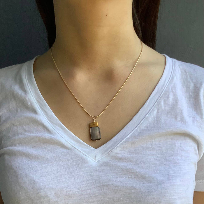 Grey mother of pearls w. double bars necklace: Silver