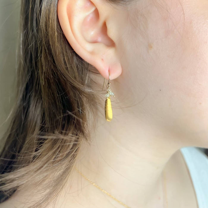 thin drop w. aqua beads earrings: Silver