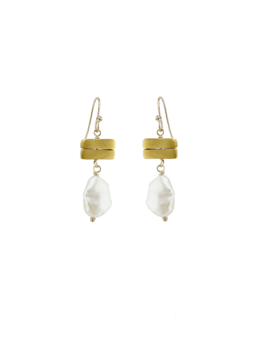 Organic pearl w. two bars earrings: Vermeil