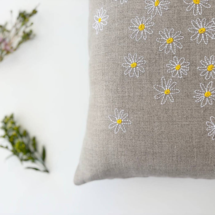 Daisies Pillow: 14”