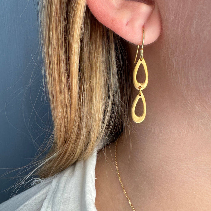 Tiny double leaf earrings: Silver