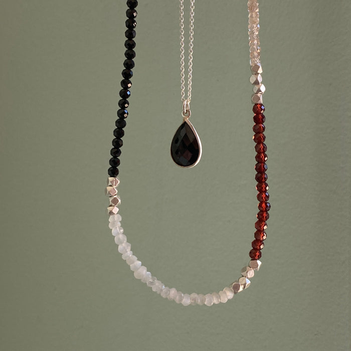 teardrop onyx. necklace: Silver