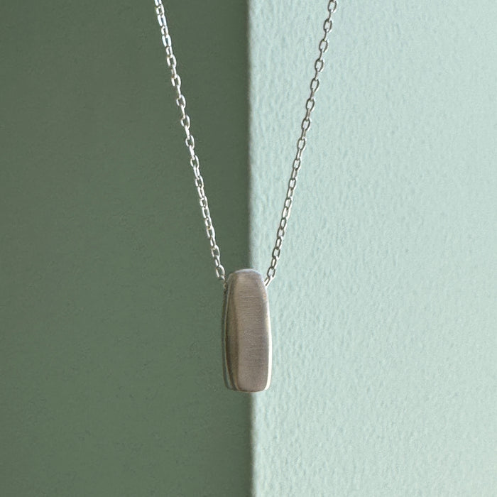 Flat rectangle necklace: Silver