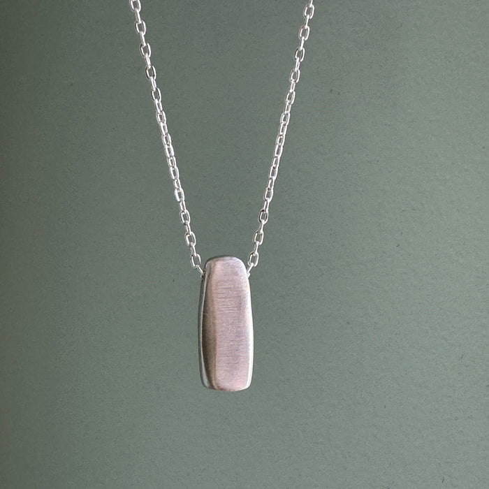 Flat rectangle necklace: Silver
