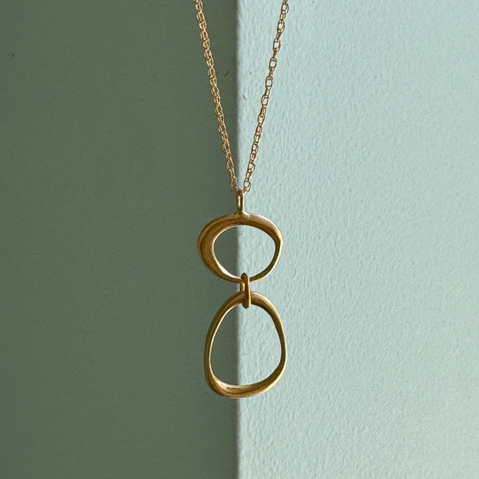 Large and small organic circles necklace: Gold