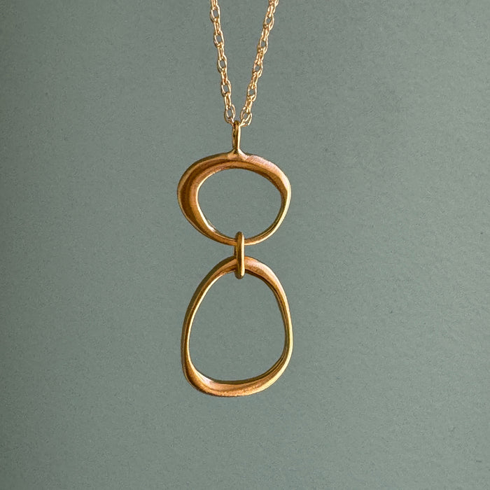 Large and small organic circles necklace: Gold