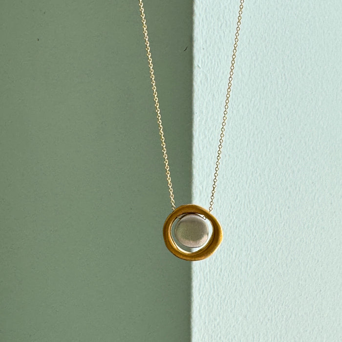 Disc in circle necklace: Mixed