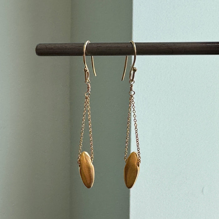 Hanging nugget earrings: Vermeil