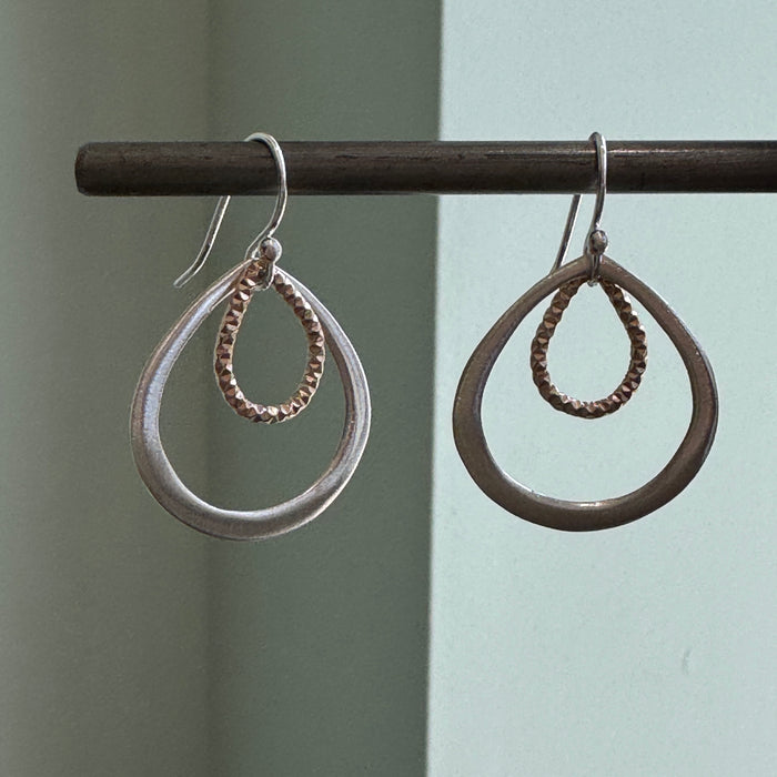 Double drops w. texture earrings: Mixed