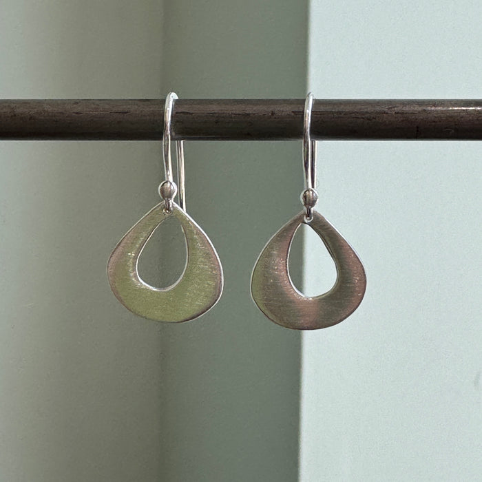 Small open drop earrings: Silver