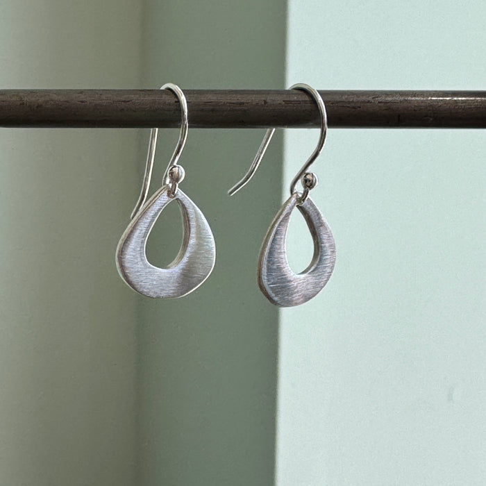 Small open drop earrings: Silver