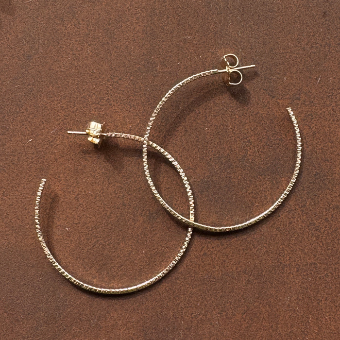 Textured large hoops earrings: Vermeil