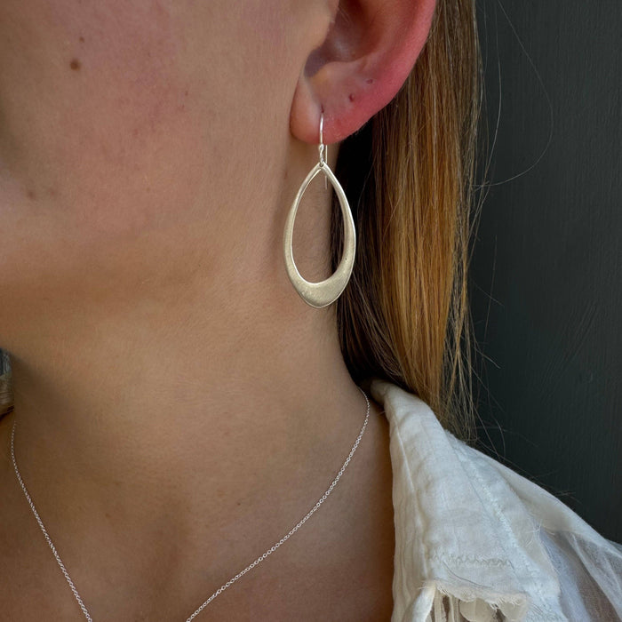Medium leaf earrings: Silver