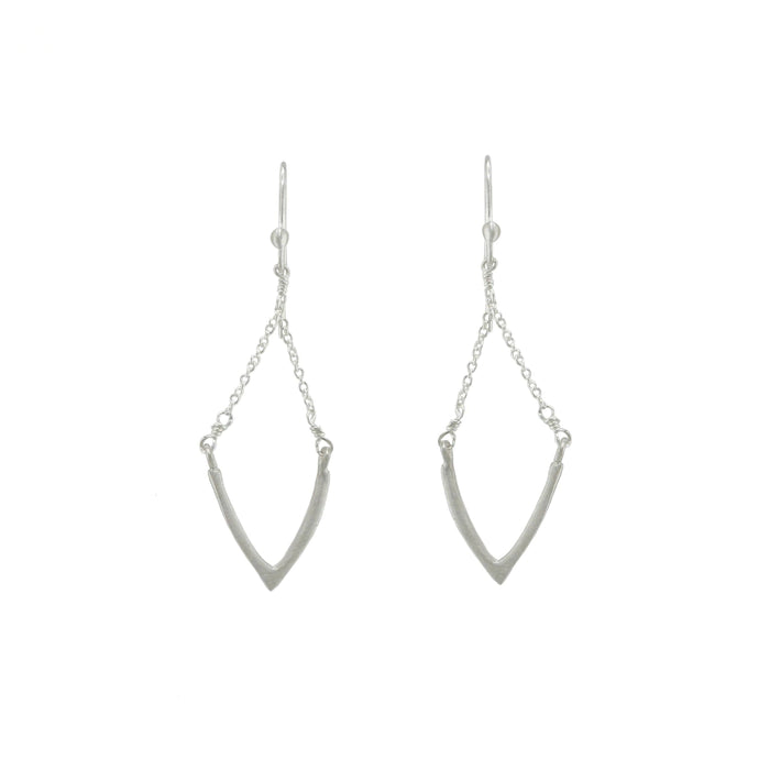 Small v on chain earrings: Vermeil