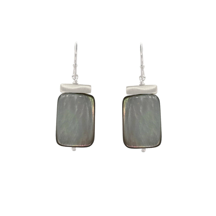 Grey mother of pearls w. bar earrings: Vermeil