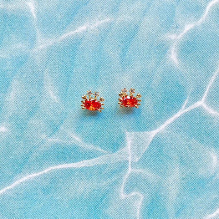 Cutie Crab Studs: Gold