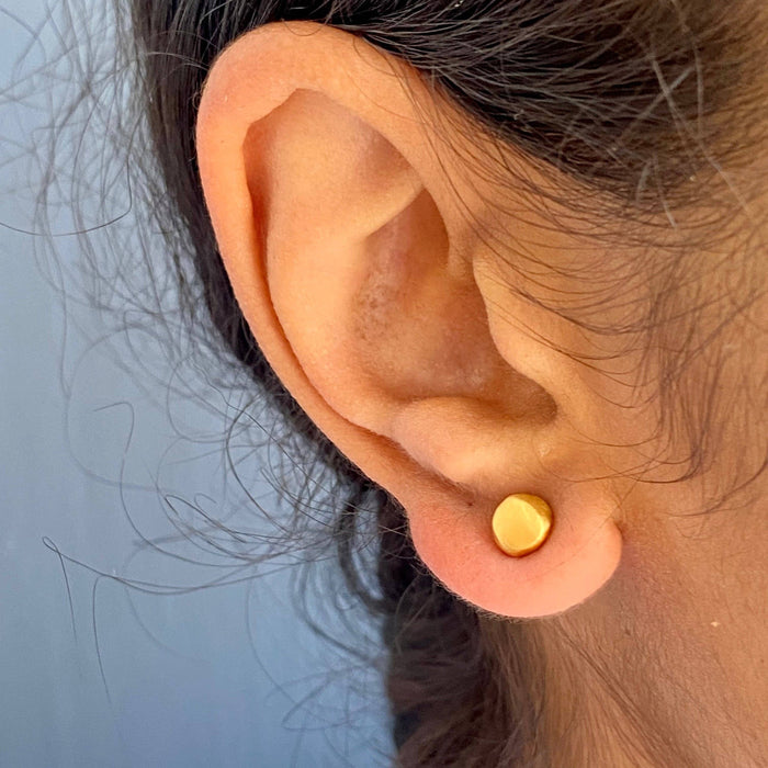 Tiny stud earrings: Gold