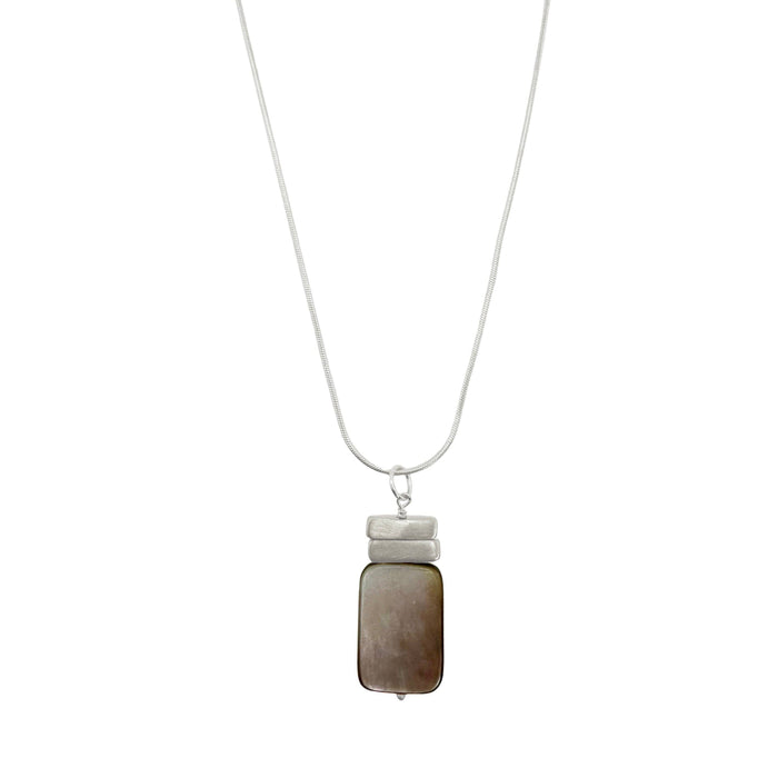 Grey mother of pearls w. double bars necklace: Silver