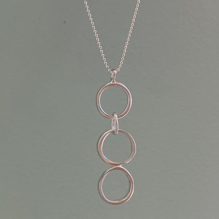 small three circles necklace
