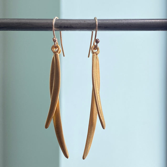 Two Curved Bars earrings