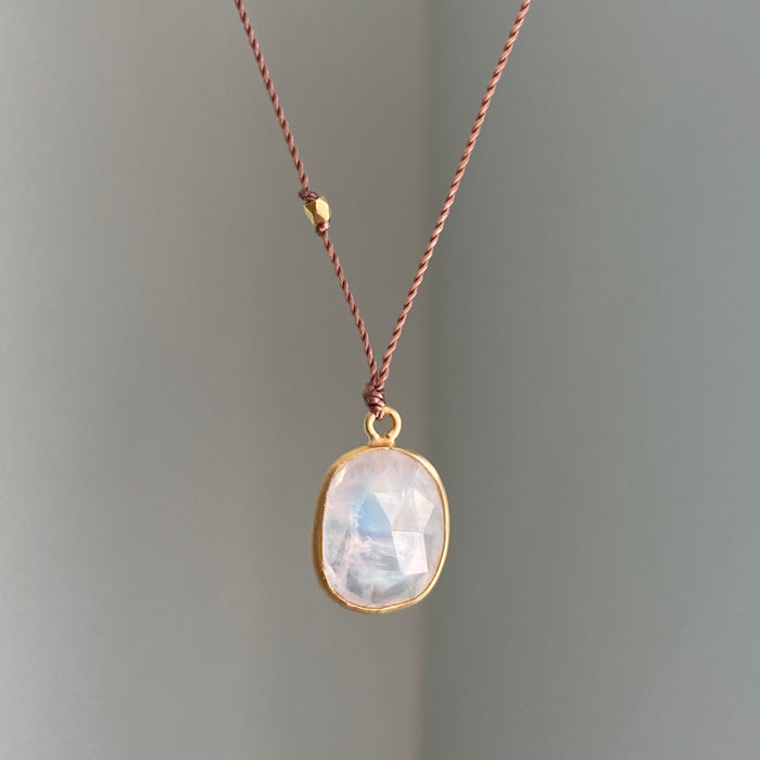 Rainbow Moonstone Lark, 18kt